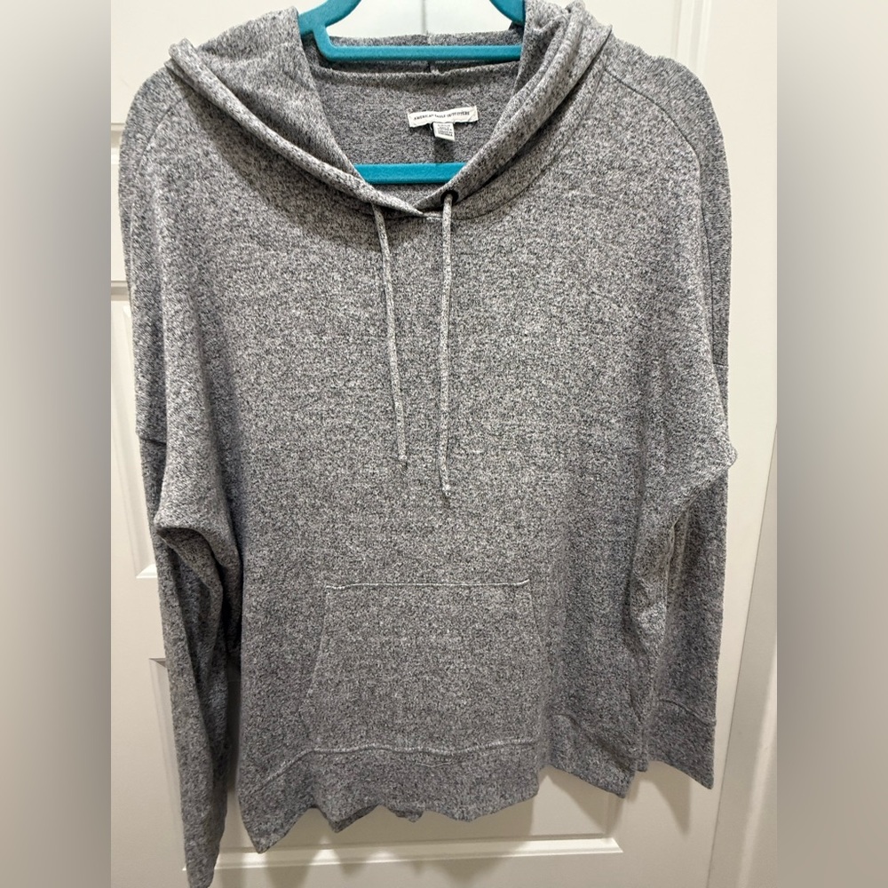American Eagle. Lightweight Gray Knot Hoodie. Size small.